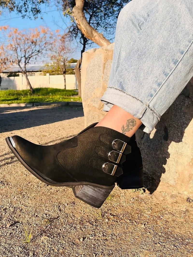 BOTIN CUERO NEGRO MUJER