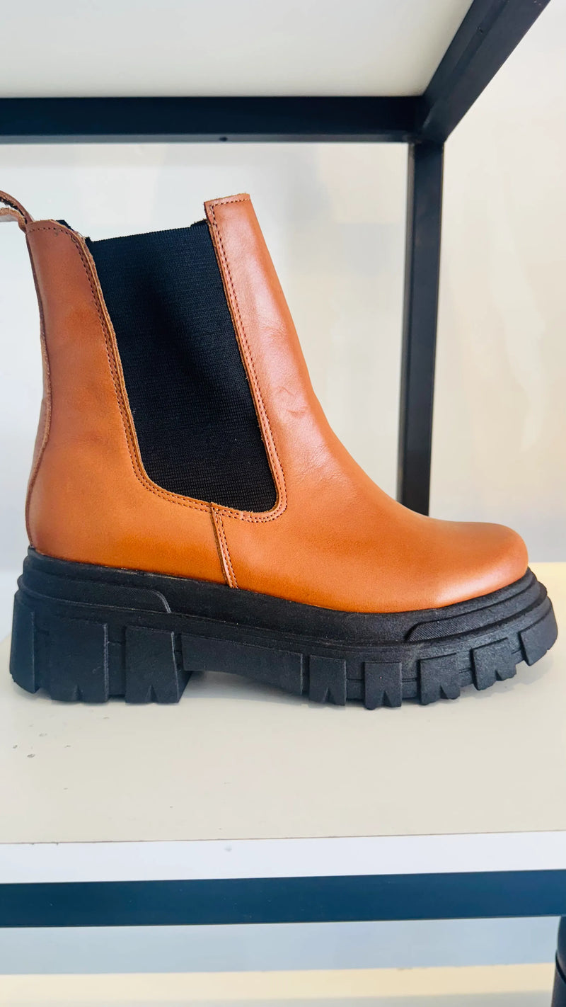 BOTÍN CHELSEA CUERO CAMEL MUJER