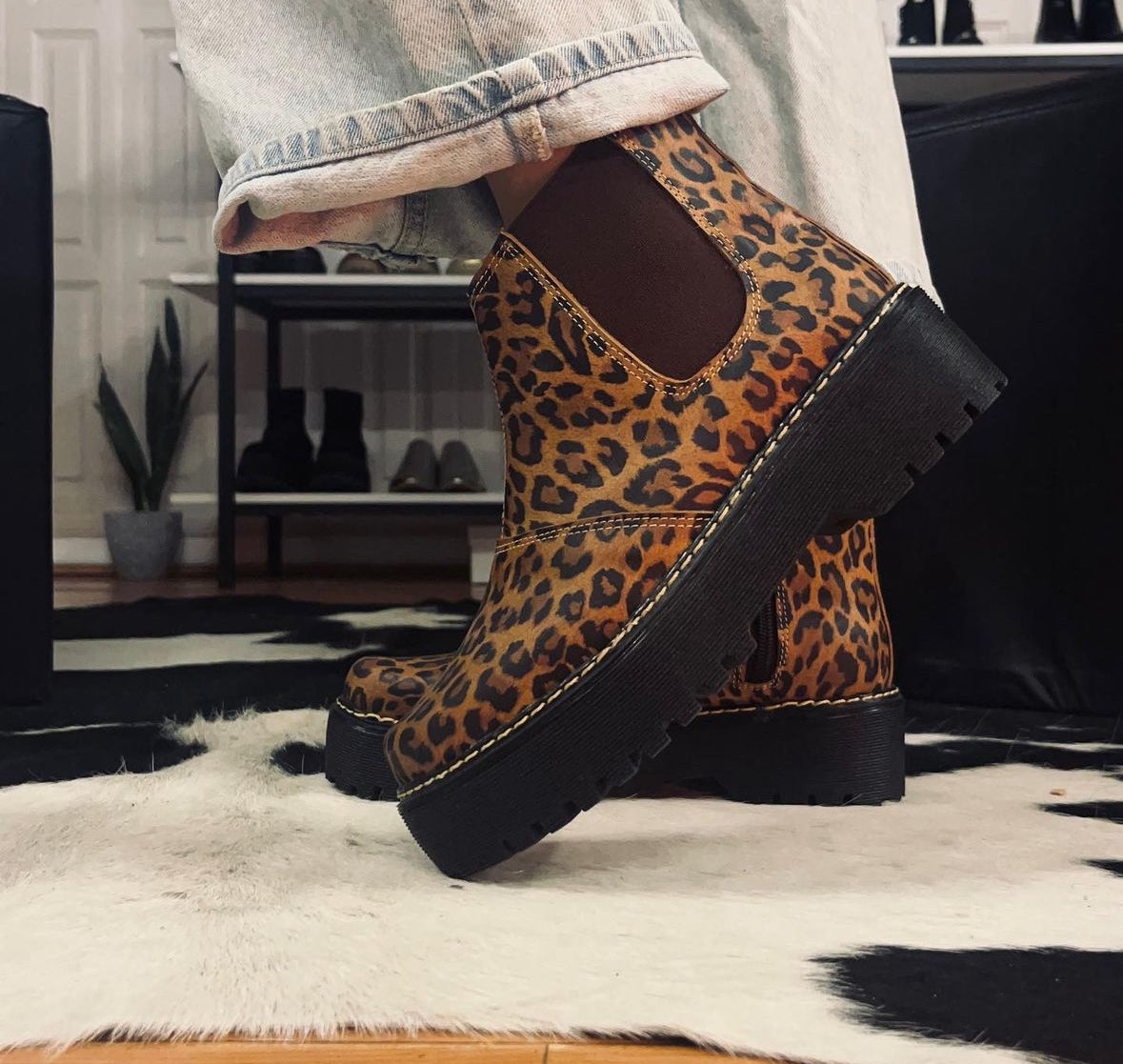 ANASTASIA CUERO PRINT