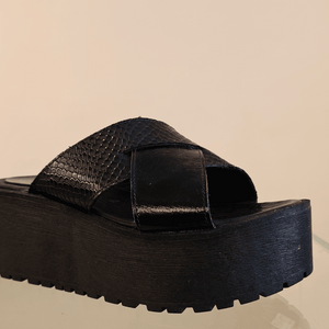 SANDALIA NEGRA CUERO 2530